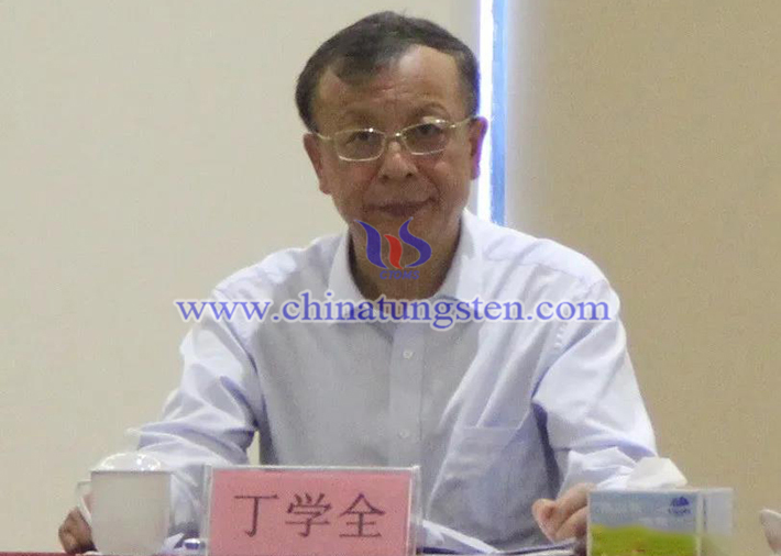 中國有色金屬工業(yè)協(xié)會(huì)副會(huì)長、中國鎢業(yè)協(xié)會(huì)會(huì)長、主席團(tuán)主席丁學(xué)全